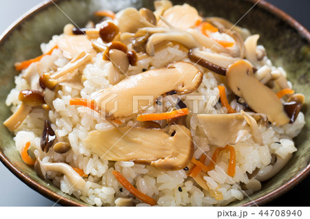 キノコの炊き込みご飯 キノコの炊き込みご飯 44708940