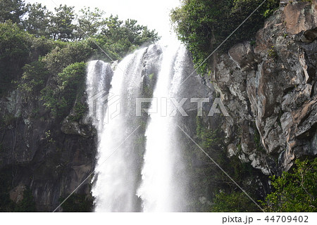 韓国の滝　正房瀑布 44709402