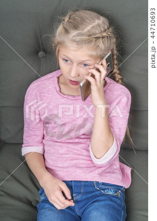 child is talking on the smartphone 44710693