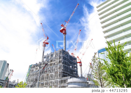 マンション・ビルの建設現場 44713295