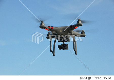 飛翔するドローン「ファントム3 スタンダード」（猪苗代湖･西岸／福島県会津若松市湊町大字赤井字屋敷） 44714518