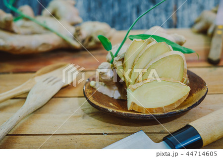 Fresh ginger Fresh ginger 44714605