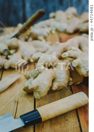 Fresh ginger 44714681