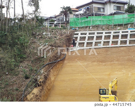 急傾斜地の防災工事は法面整形から 44715745