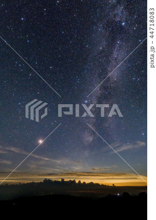 火星と天の川と街明かりと 火星と天の川と街明かりと 44718083