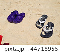 海岸のサンダル 44718955