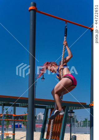 Girl on street workout 44722651