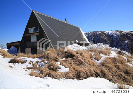 神奈川の烏尾山(からすおさん)山頂の山小屋 44723053