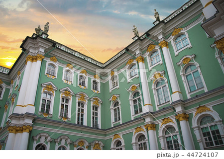 winter palace in the city of St. Petersburg. winter palace in the city of St. Petersburg. 44724107