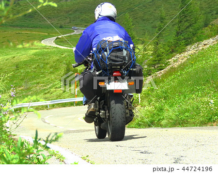 美ヶ原スカイラインを走るオートバイ 44724196