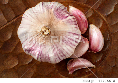 Close up view from above to garlic bulb  44728818