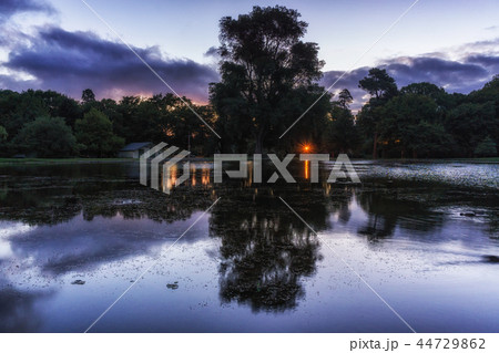 victoria lake reflection 44729862