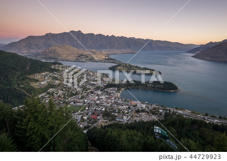queenstown sunset 44729923