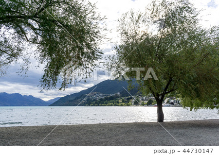 lake wakatipu view in queenstown 44730147