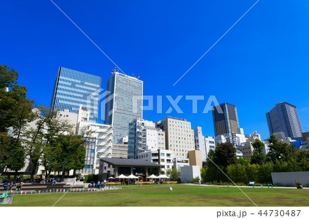 南池袋公園と高層ビル群 青空 南池袋公園と高層ビル群 青空 44730487