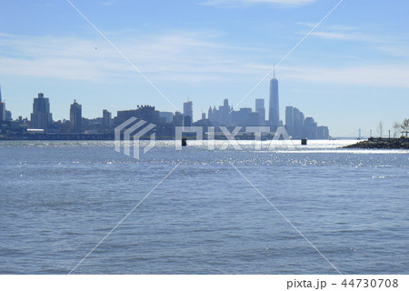 ハドソン川とニューヨークのスカイライン ハドソン川とニューヨークのスカイライン 44730708
