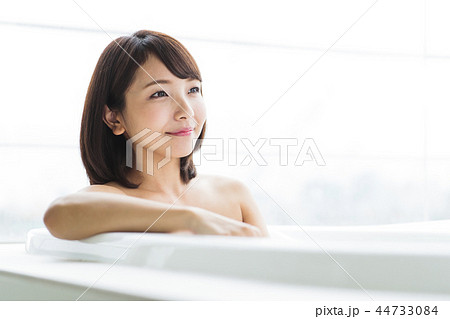 女性 入浴 お風呂 風呂 美容 ビューティー ライフスタイルの写真素材