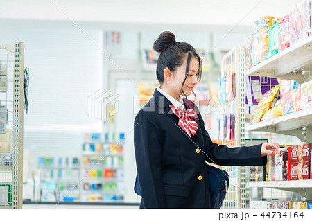 コンビニ(女子高生) コンビニ(女子高生) 44734164