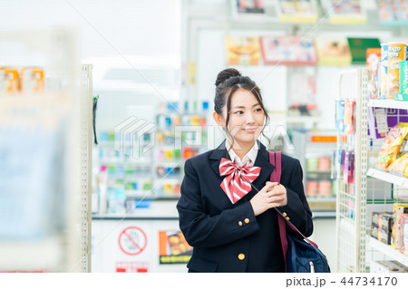 コンビニ（女子高生） 44734170