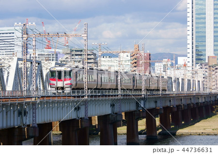 大淀川を渡り大阪へ回送される特急「はまかぜ」（キハ189系）　増結して6両運転 44736631