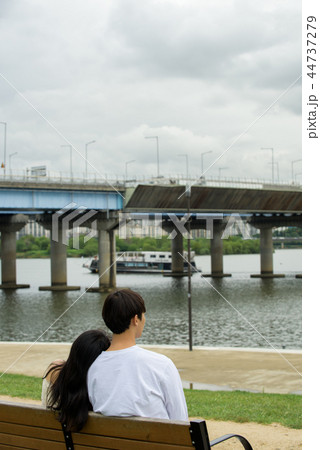 カップル デート 外出 44737279