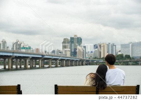 カップル デート 外出 44737282
