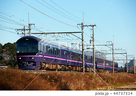 ヒガハスを行く お座敷電車 華 ジョイフルトレイン の写真素材 44737314 Pixta