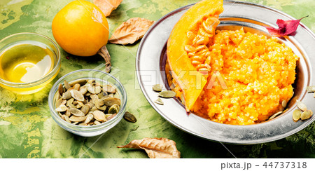 Pumpkin porridge and pumpkins Pumpkin porridge and pumpkins 44737318