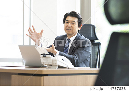 ビジネスマン　男性 44737828