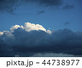雲と月　昼間の月 44738977