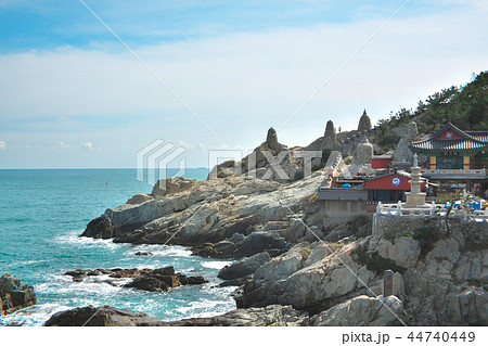 海に面した寺院 44740449