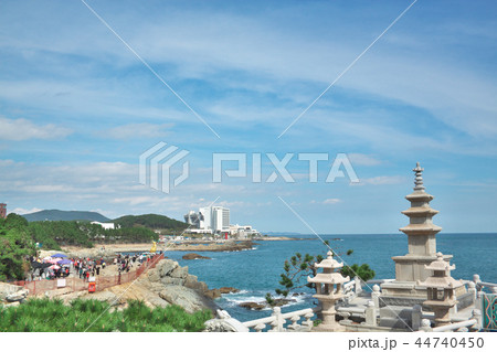 海に面した寺院 44740450