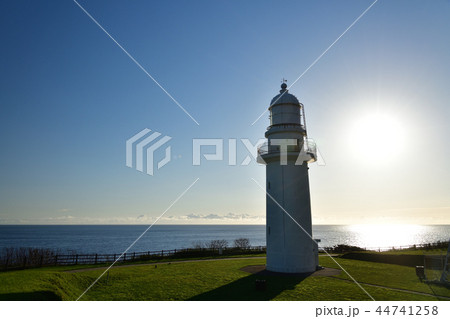 北海道函館市恵山岬灯台と朝陽の風景を撮影 北海道函館市恵山岬灯台と朝陽の風景を撮影 44741258