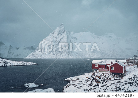 Hamnoy fishing village on Lofoten Islands, Norway Hamnoy fishing village on Lofoten Islands, Norway 44742197