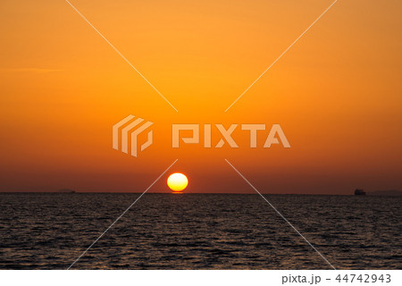 ダルマ夕日 44742943