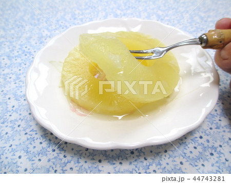 缶詰のパイナップル 44743281