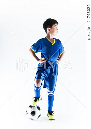 サッカーボールと少年の写真素材