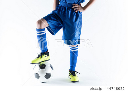サッカーボールと少年 44748022