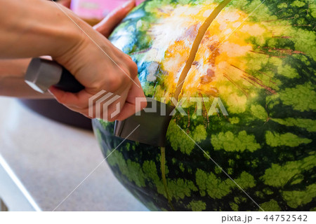 Texture background of chili con carne, spicy meat dish Texture background of chili con carne, spicy meat dish 44752542