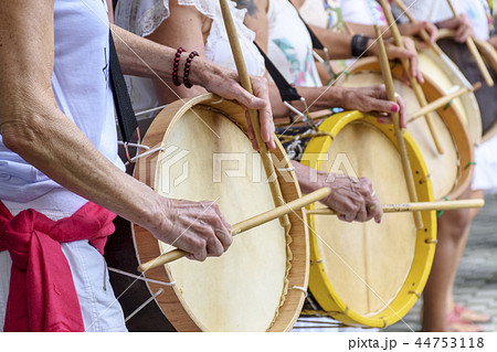 Womans drum players hands and instrument Womans drum players hands and instrument 44753118