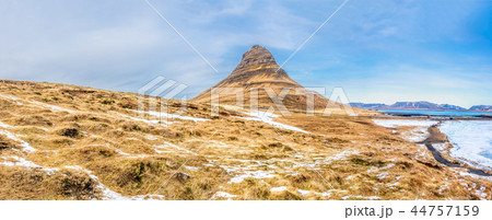 Kirkjufell mountain in winter, Iceland 44757159