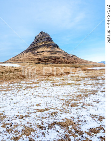Kirkjufell mountain in winter, Iceland 44757182