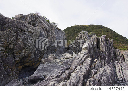 海岸から見た室戸岬灯台 海岸から見た室戸岬灯台 44757942