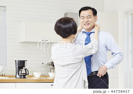 夫婦 ビジネスマン 準備 44759437