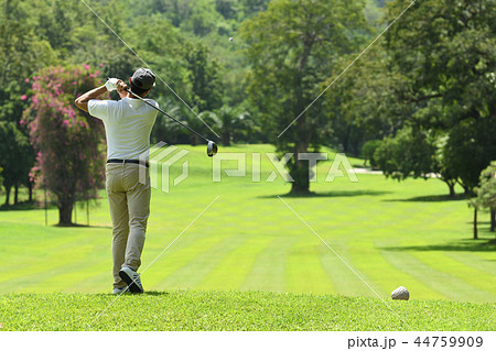 Young man playing golf 44759909