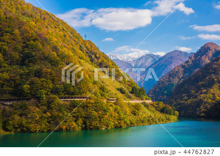 紅葉の山 紅葉の山 44762827