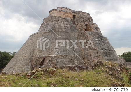 魔法使いのピラミッド　世界遺産　マヤ遺跡　メキシコ 44764730