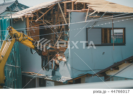 demolition work 44766017