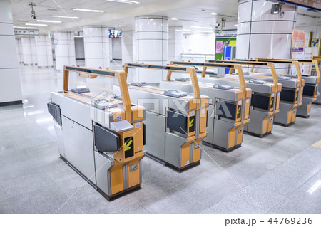 改札 改札口 地下鉄駅 44769236