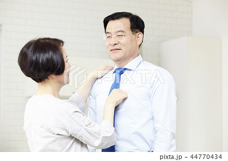 夫婦 ビジネスマン 準備 44770434